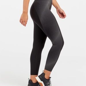NWT Spanx every.wear reflective 7/8 legging medium